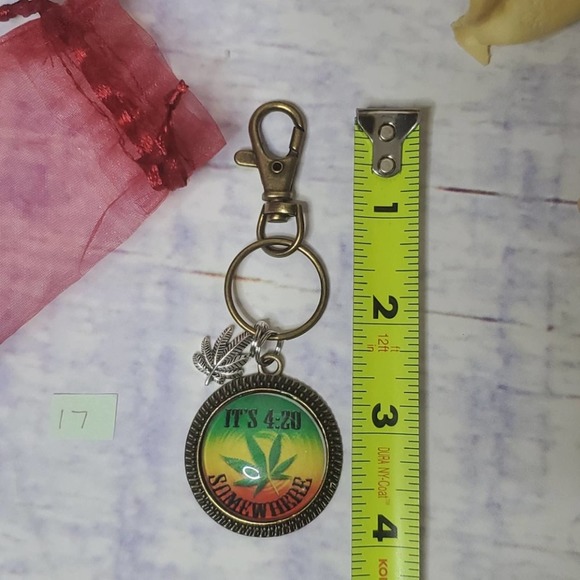 Handmade Leaf Keychain - Picture 2 of 4